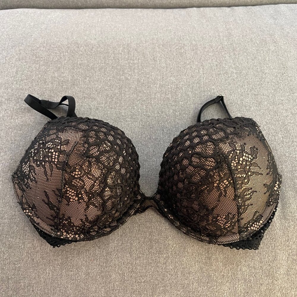 Victoria's Secret Bombshell Plunge Push-up Lace Bra Size 34C